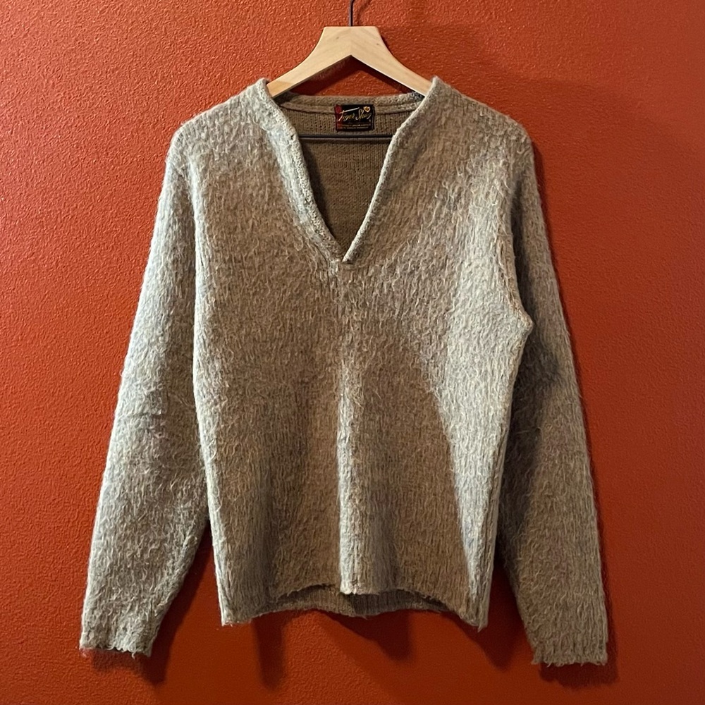 Vintage Tiger-Shag Men’s Virgin Mohair Blend Fuzzy Pullover V Neck Shag Sweater